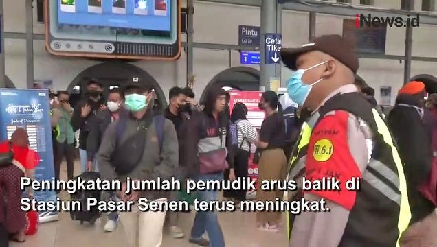 Arus Balik, Ramai Penumpang Tiba di Stasiun Pasar Senen