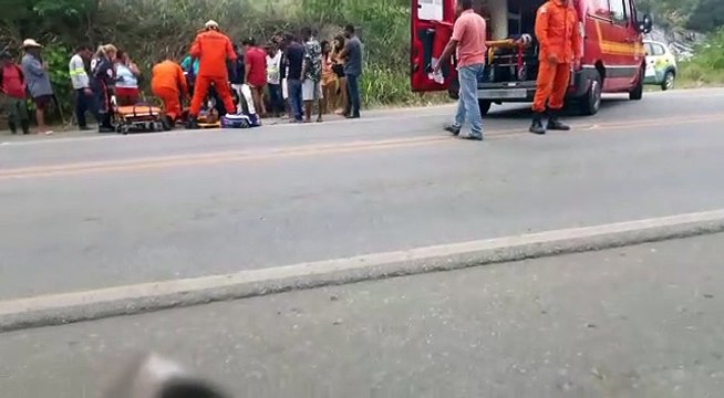 Ciclistas são atropelados por trator em Branquinha