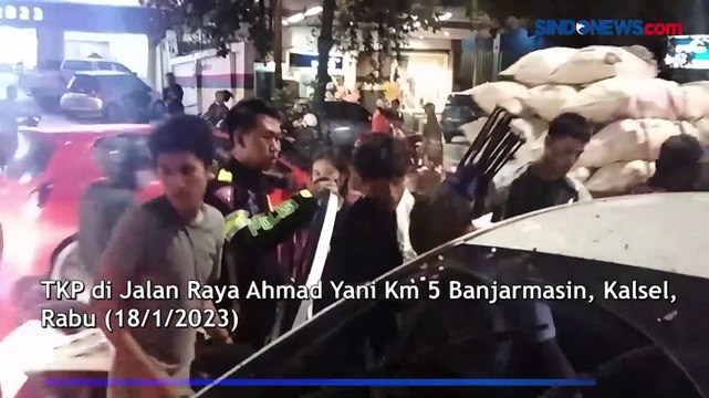 Diduga Hilang Kendali, Minibus Ringsek Tabrak Pembatas Jalan di Banjarmasin