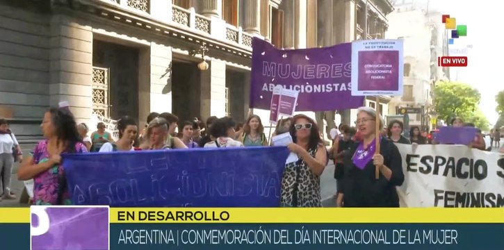 Población de féminas argentinas marchan contra la violencia