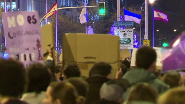 Feministas toman las calles pero escenifican sus diferencias con marchas separadas