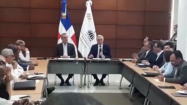 Empresarios y sindicalistas acuerdan alza de un 19% al salario mínimo