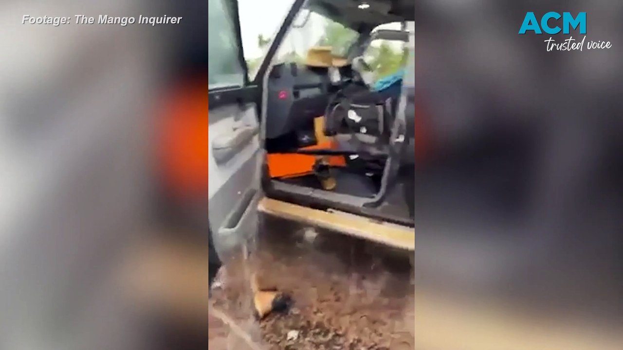 School bus abandoned in Northern Territory floodwaters