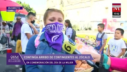 Niñas exigen seguridad para los menores de edad usando alas de color morado en el Zócalo