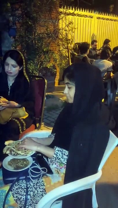 PTI ke women ki khane ki video viral ho gai ha