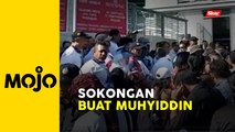 Penyokong 'serbu' SPRM, beri sokongan kepada Muhyiddin