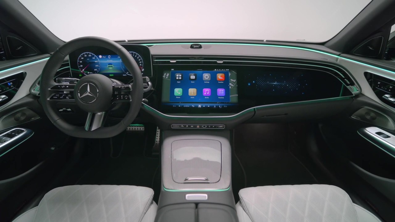 Die neue Mercedes-Benz E-Klasse - die Sichtschutzfunktion des Beifahrer-Bildschirms