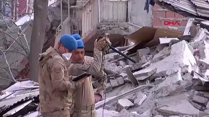 DEPREMDE AĞIR HASAR GÖREN 6 KATLI BİNA ÇÖKTÜ