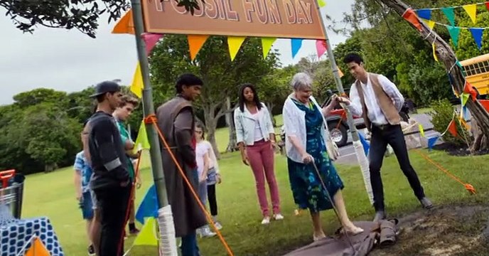 Power Rangers Dino Charge Power Rangers Dino Charge E013 Sync or Swim