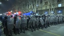 Georgia retira la 'ley rusa' tras una turbulenta noche de protestas