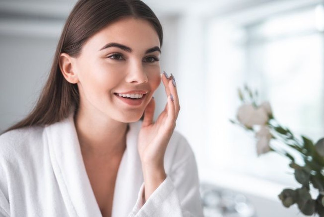 Noté 100/100 sur Yuka, ce sérum à l’acide hyaluronique lisse et hydrate en profondeur