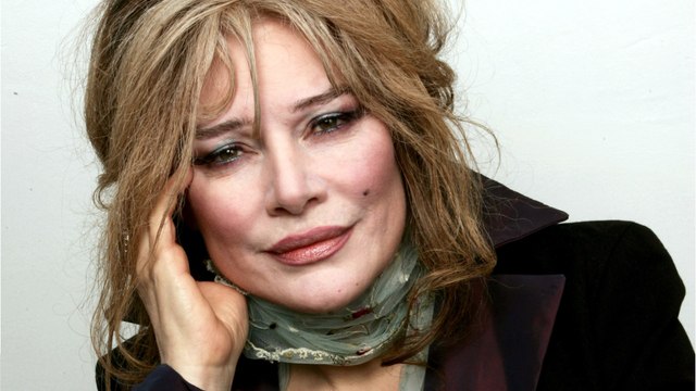 VOICI - Armande Altaï raconte la folle nuit où le fantôme de sa grand-mère s'est penché au-dessus d'elle dans son lit