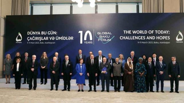 Azerbaycan Cumhurbaşkanı Aliyev: Şimdi artık barış zamanı Aliyev: Azerbaycan'ın Karabağ bölgesindeki Ermenilerin yaşamlarının işgal döneminden daha...