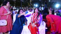 Shilpa Shetty gets annoyed as fans forcefully try to click selfies with her
