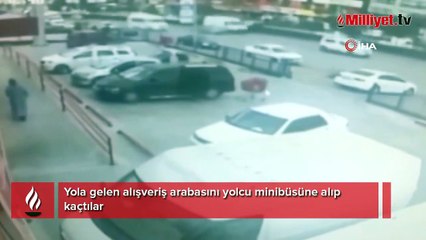 Yola gelen alışveriş arabasını yolcu minibüsüne alıp kaçtılar