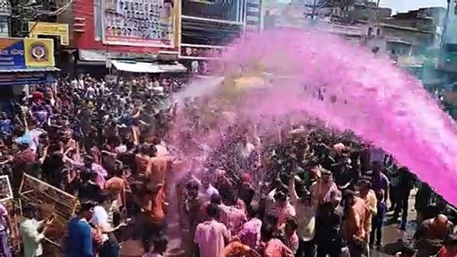 रंग-गुलाल से सराबोर हुआ शहर