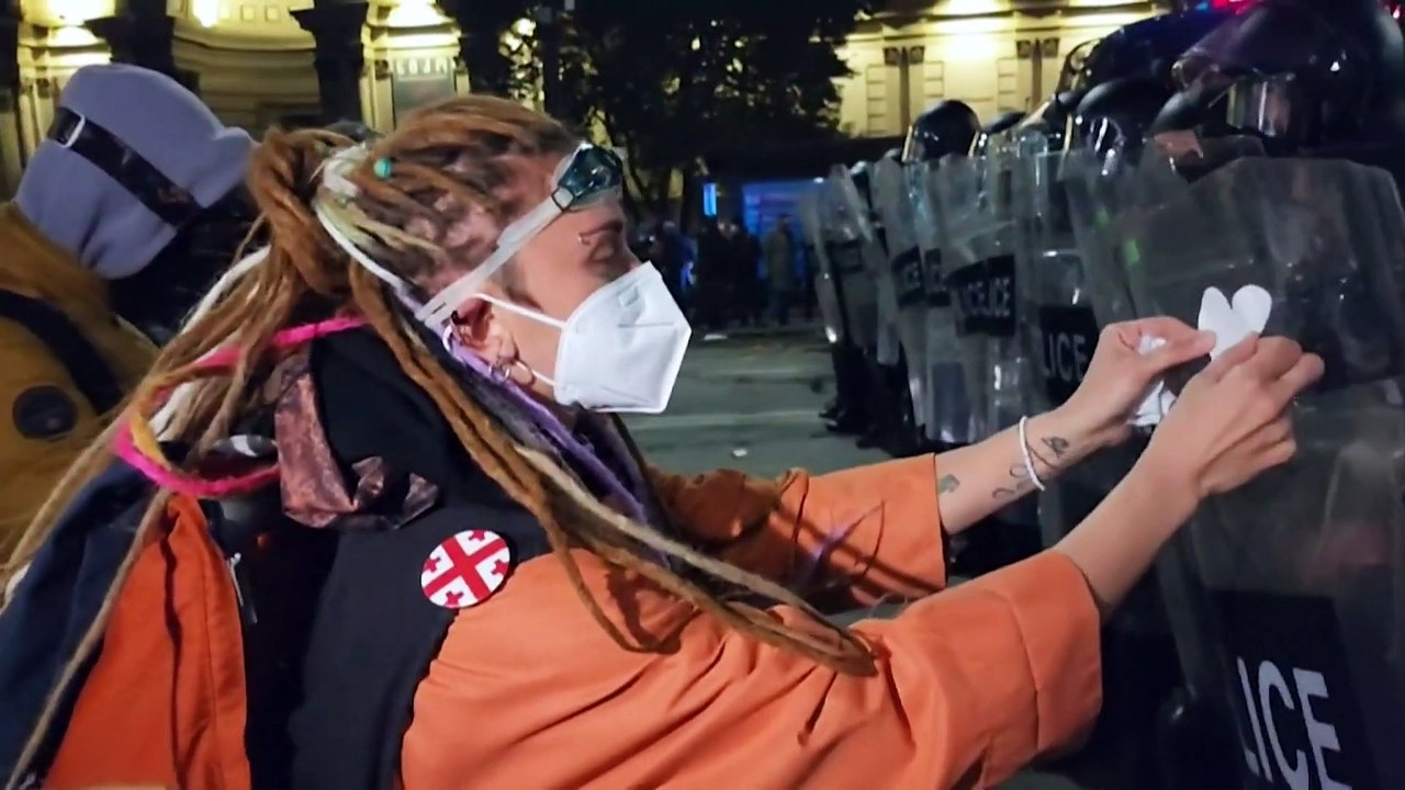 Georgische Regierung zieht 'Agentengesetz' zurück