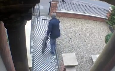 CCTV of bike being stolen on Avenue Road, Grantham