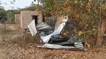 బెల్లంపల్లి: అక్రమ నిర్మాణాలను కూల్చివేసిన రెవెన్యూ అధికారులు