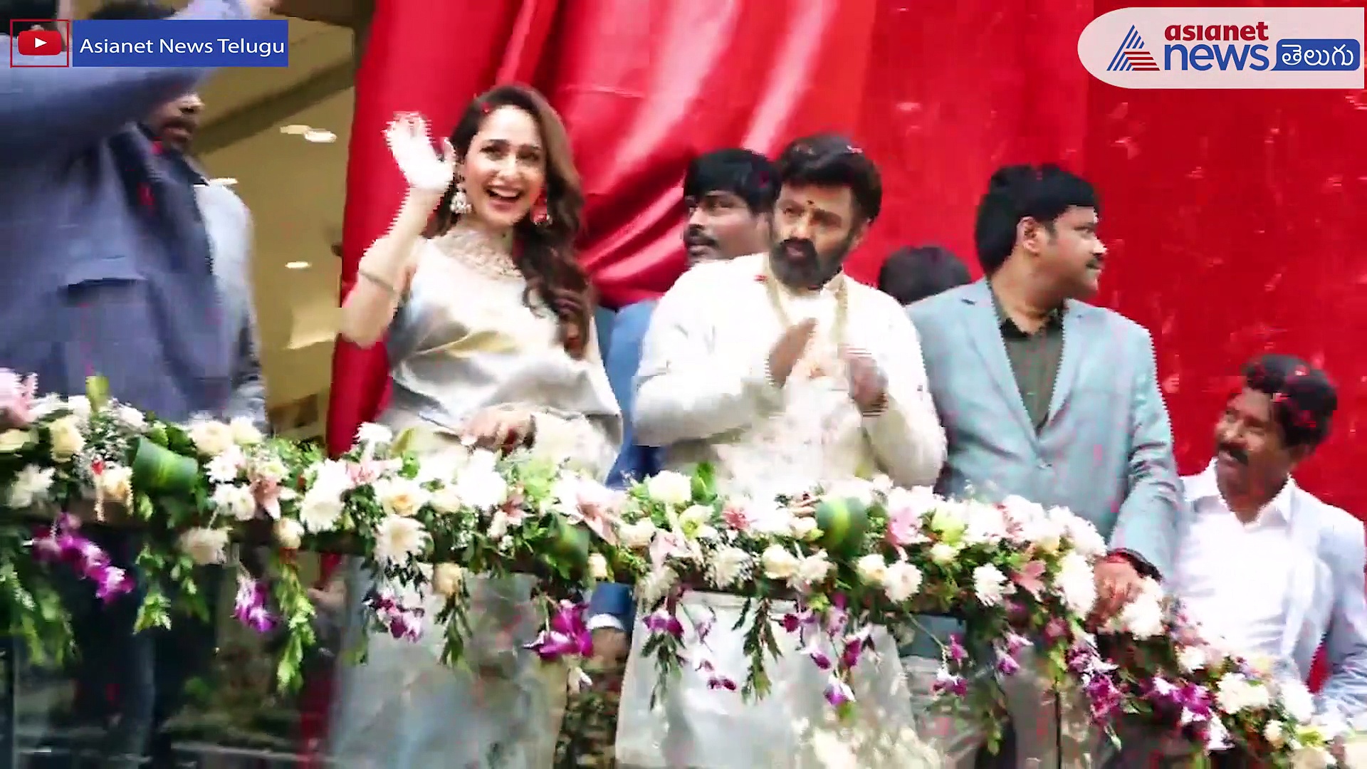 బాలకృష్ణను వచ్చి హత్తుకున్న బామ్మ... అభిమానంతో ఉక్కిరిబిక్కిరి..!