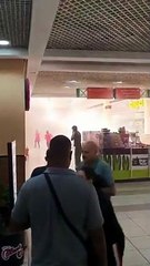 La caída de autos en el shopping desde adentro