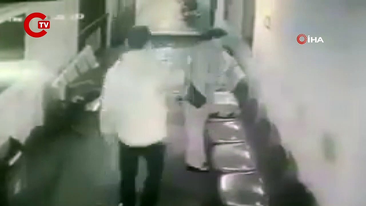 Eşini feribottan denize attı