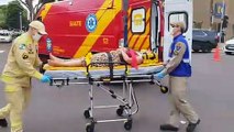 Colisão entre carro da Saúde e Honda Biz deixa mulher ferida em cruzamento de Umuarama