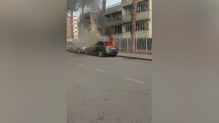 "Prima colpisce l'auto e poi la incendia, follia davanti alla Beato Angelico"