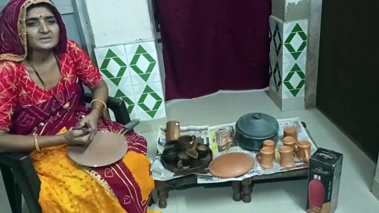 लकड़ी के बर्तनों वाली सुमन