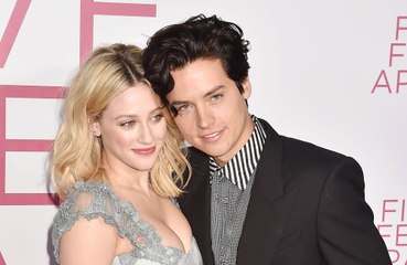 Cole Sprouse admite que fue muy duro trabajar con su ex