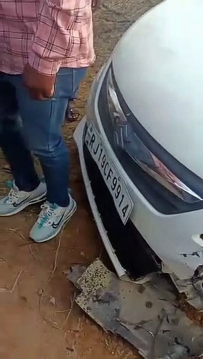 कार ने बाइक सवार तीन युवकों को कुचला, मौत