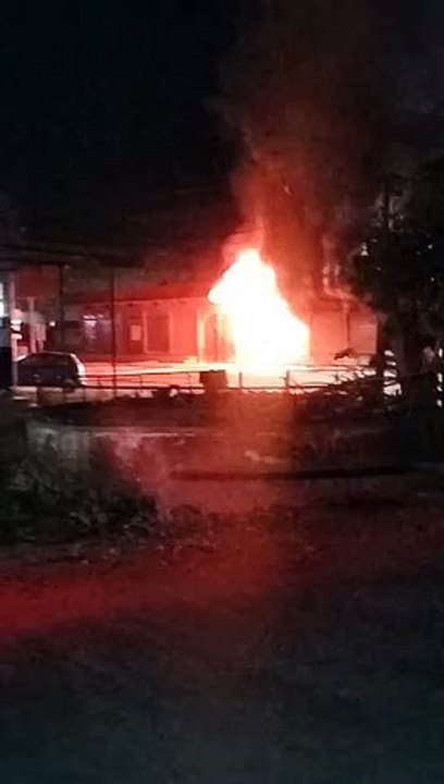 Shops Burnt : पांच दुकानें जलकर खाक, जानें क्या है वजह---