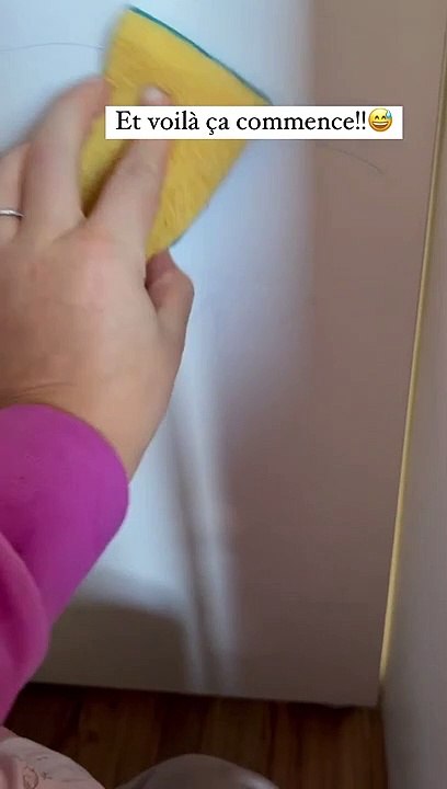 Jeudi 9 mars 2023, la fillette s'est mise à dessiner sur les murs.Lucile dévoile les nouvelles bêtises de sa fille sur Instagram.