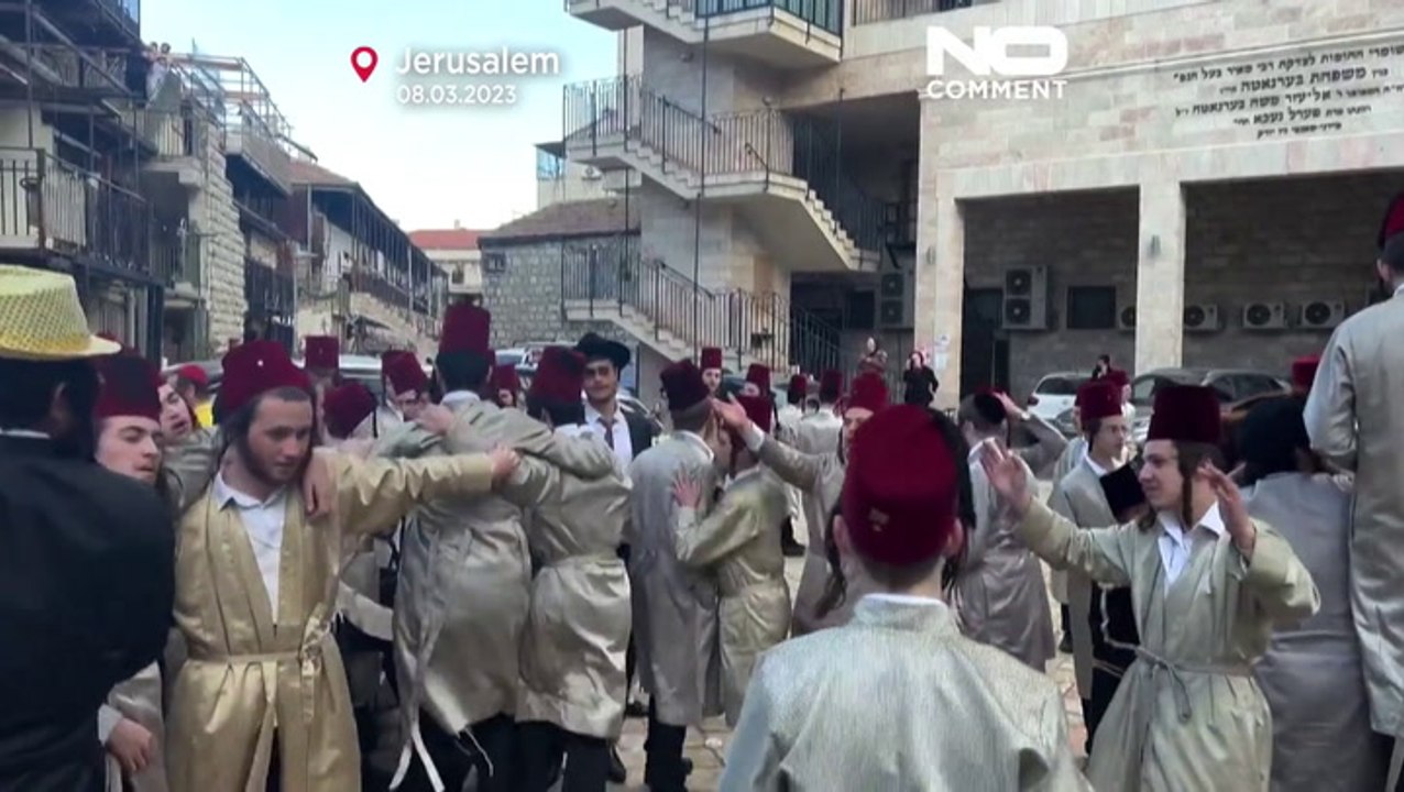 Crowds celebrate Purim on streets of Jerusalem