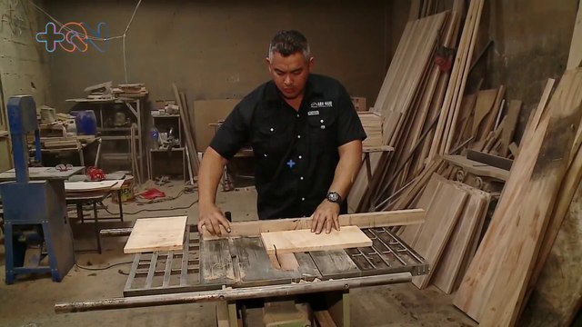 mqn-Venezolano pasó de construir muebles en cochera de casa a tener siete locales-090323