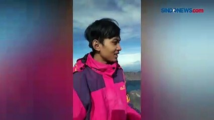 Viral, Aksi Bule Lamar Kekasih di Atas Gunung Rinjani