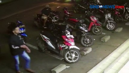 Tải video: Terekam CCTV, Pencurian Motor di Toko Es Krim di Jonggol