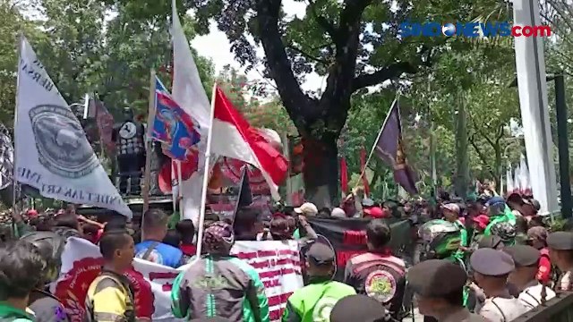 Tolak Kebijakan ERP, Ratusan Pengemudi Ojol Gabungan Geruduk Balai Kota Jakarta