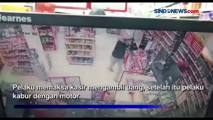 Perampokan Minimarket dengan Samurai Terekam CCTV di Makassar