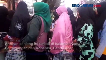 Ratusan Warga Aceh Rela Antre Panjang untuk Sembako Murah