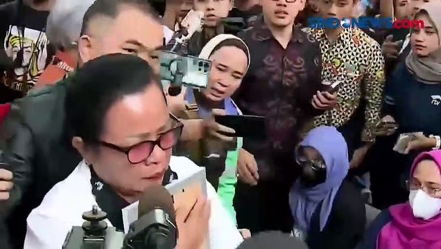 Ferdy Sambo Dihukum Mati, Ibunda Brigadir J Menangis