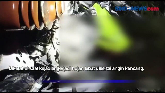 Detik-Detik Pengendara Motor Tewas Tertimpa Tiang Listrik