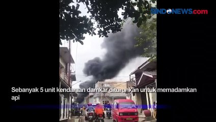 Diduga karena Korsleting Listrik, Pabrik Onderdil di Sukabumi Terbakar