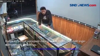 Terekam CCTV, Aksi Kakek di Nganjuk saat Curi Ponsel