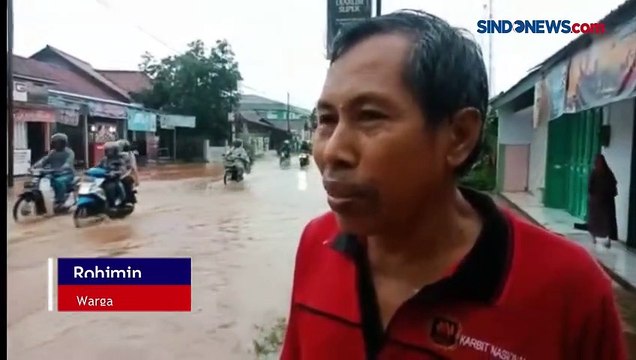 Hujan Deras, Banjir Genangi Jalan Alternatif dan Rumah di Batang