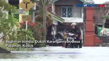 Hindari Stres, Warga di Kudus Tangkap Ikan ketika Banjir