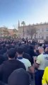 Fenerbahçe taraftarları Sevilla sokaklarını da 'istifa' sloganıyla inletti