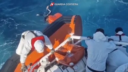 Download Video: Sea Watch rescata a 83 migrantes en las costas italianas