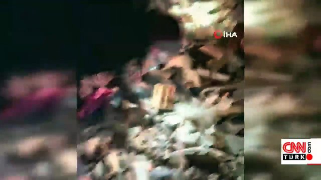 Enkazdaki altınları bulununca sevinçten bayıldı