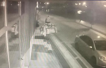 KAPISINI 8 SANİYEDE AÇTIKLARI İŞ YERİNDEN 50 BİN LİRALIK KIYAFET ÇALDILAR